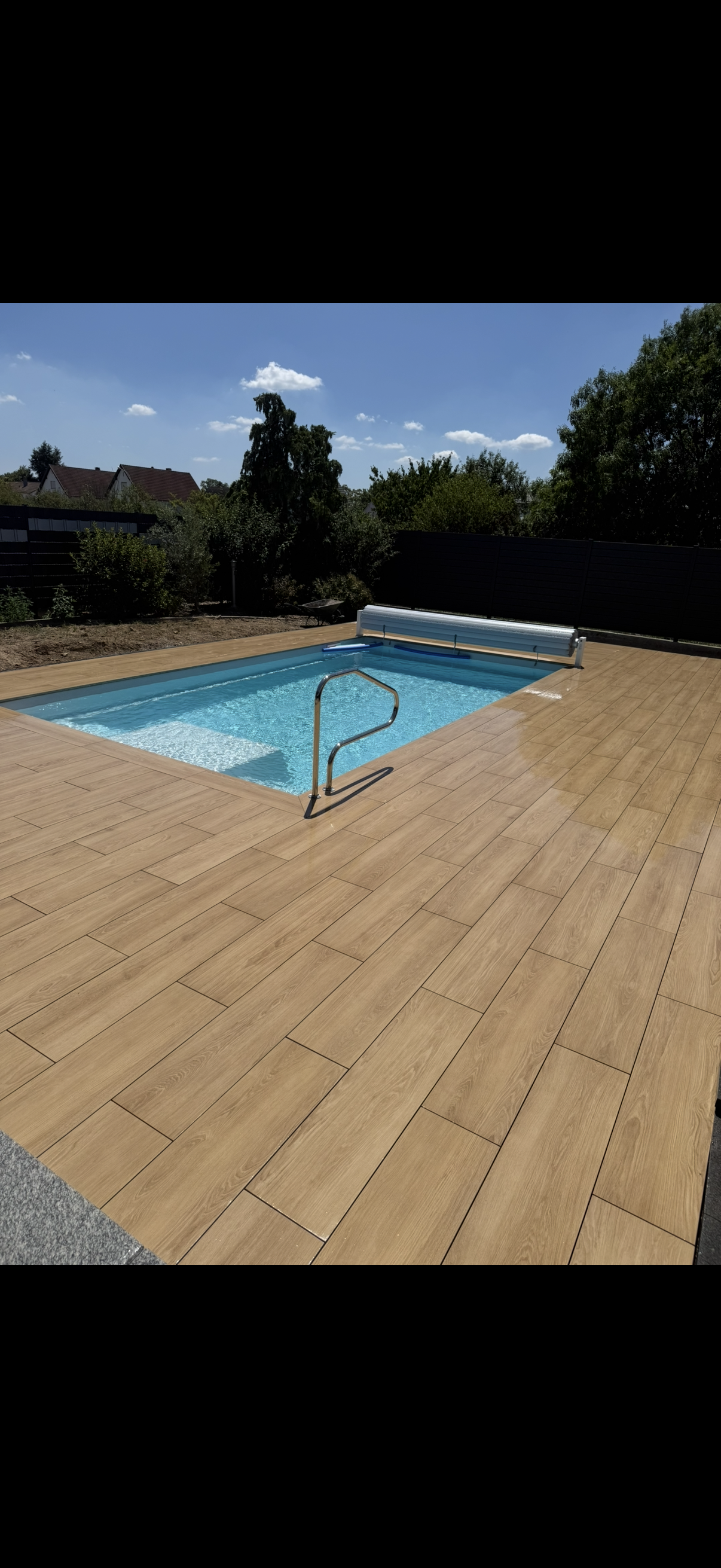 Piscine avec terrasse en carrelage imitation bois Haut-Rhin